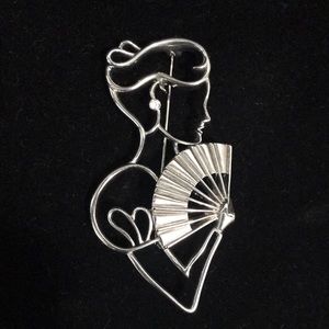 VINTAGE REMINGTON SILVER TONE VICTORIAN LADY W/ FAN BROOCH